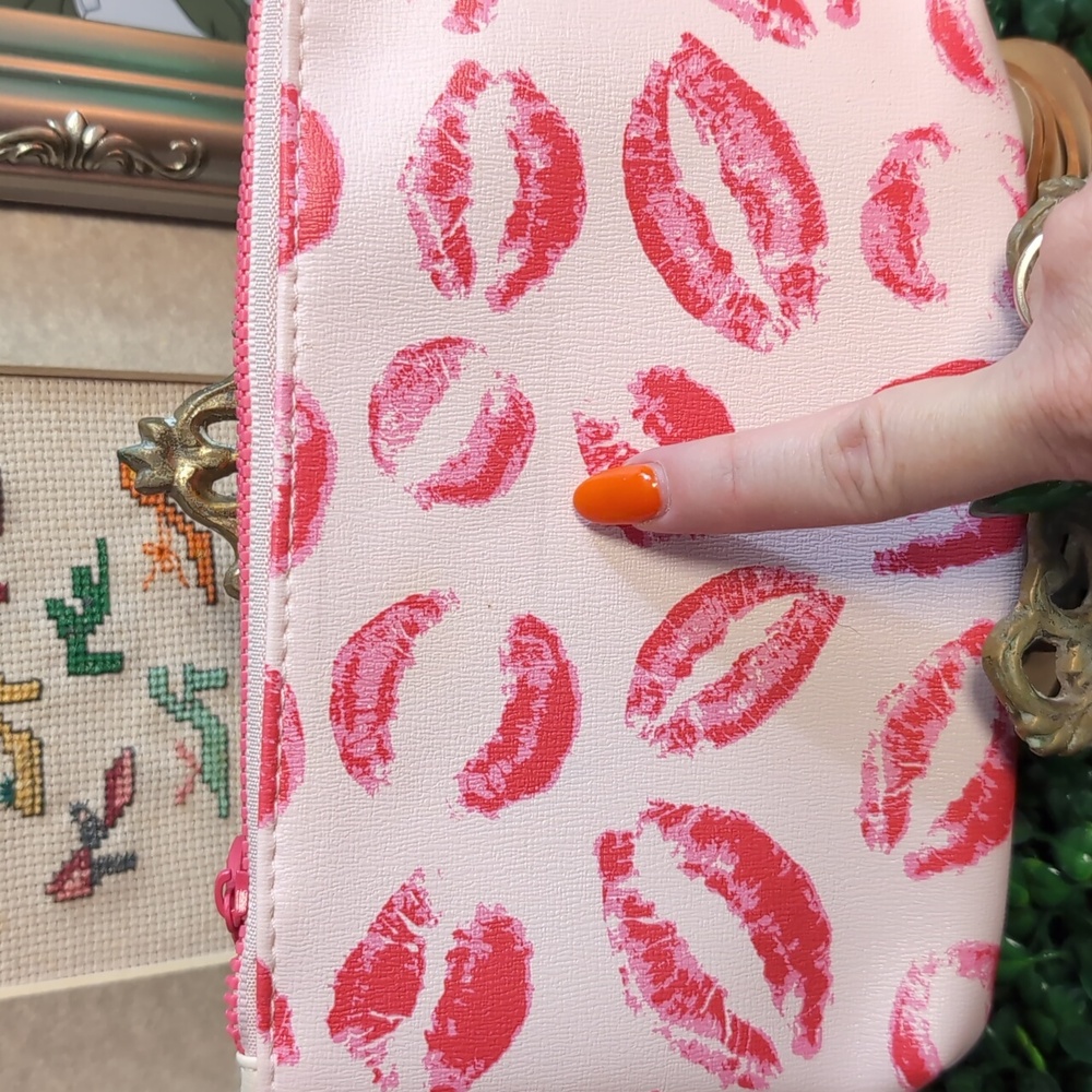 Lippy Lip Makeup Lot - Picture 14 of 16